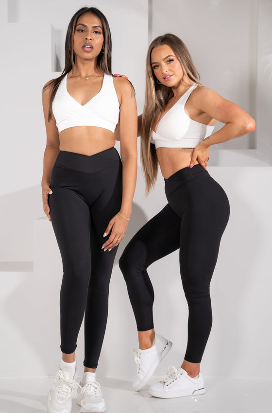two young female australian athletes wearing non slip custom designed activewear leggings that are the best leggings for working out in australia. they are anti-slip leggings for fitness, and are custom made for running so they will not fall down.