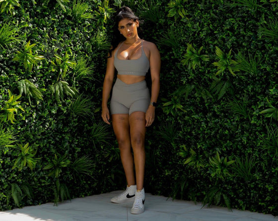 Our lovely model Aakansha is wearing our Lavish Mid Length Shorts in Cloud Grey. She is posing to the front, with one leg infront of the other.
